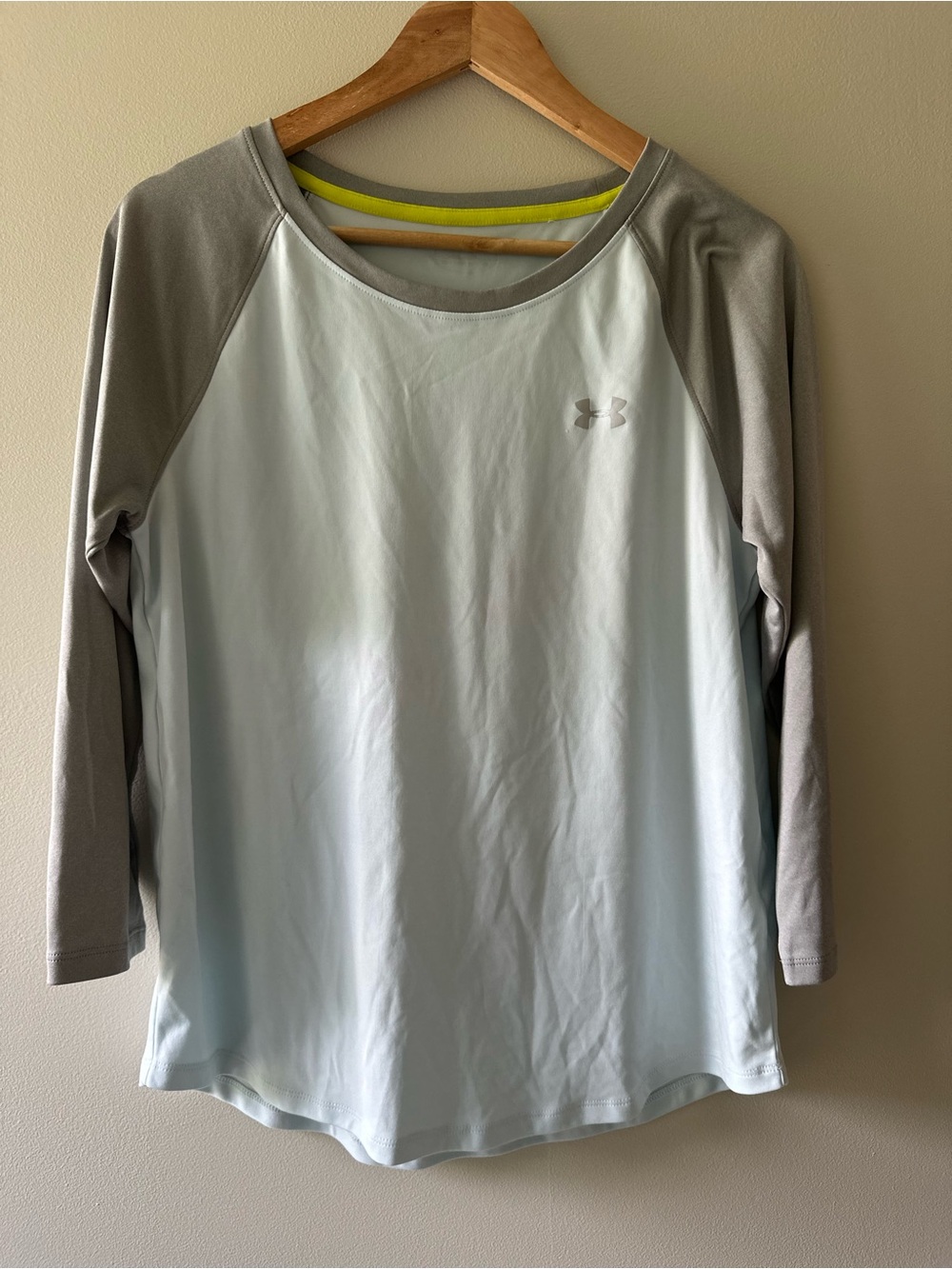 Under Armour Women's Light Blue and Gray size S Athletic Long Sleeve Top - Picture 2 of 4
